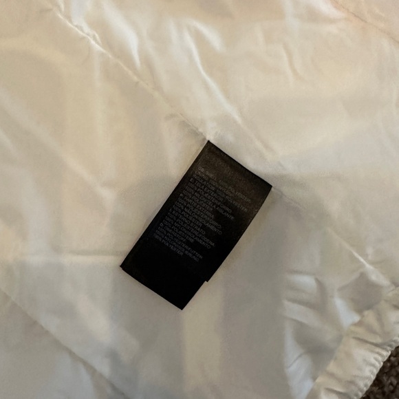 The North Face Women's White Jacket large puffer zip closure & pockets - Picture 11 of 15